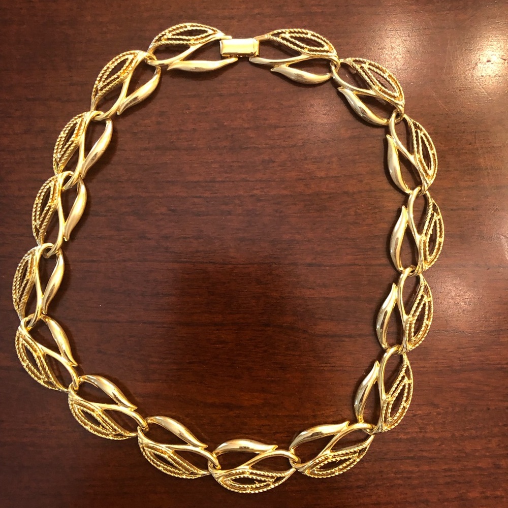 Elegant Vintage Gold Leaf Necklace